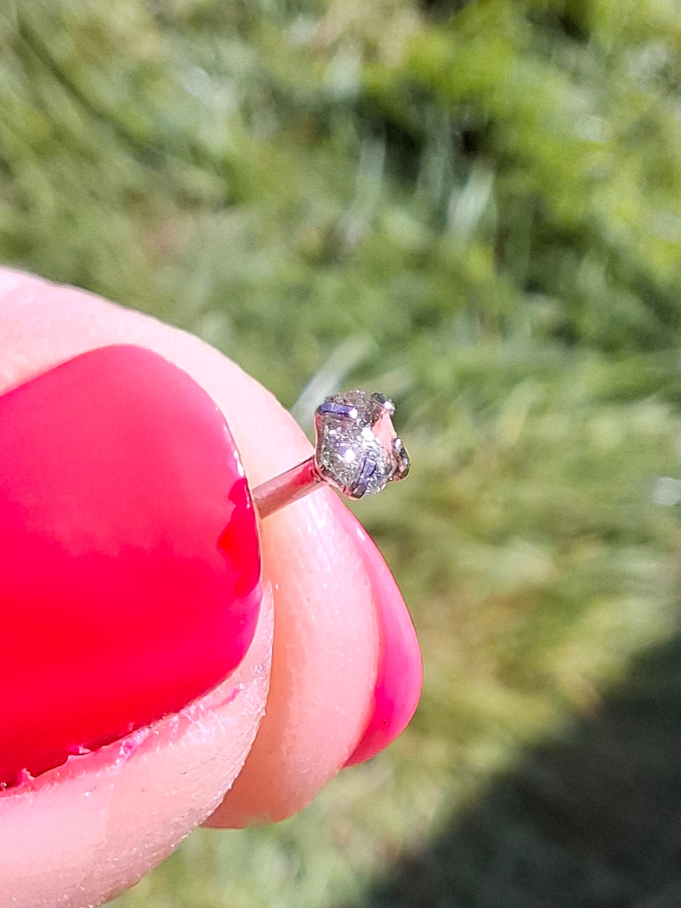 Moldavite (raw) NOSE STUD, 18G, L Shape, Surgical steel, Tektite (Ref: N9)