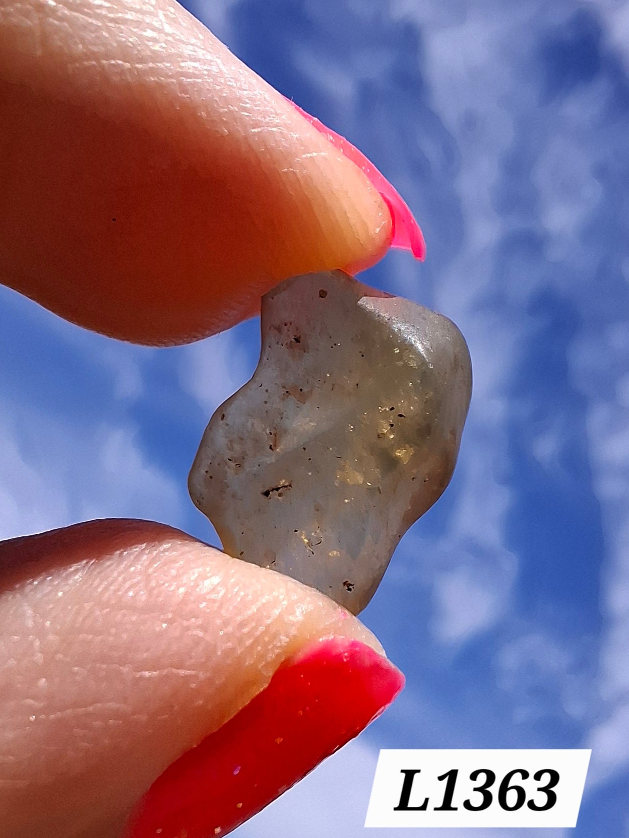 Libyan Desert Glass (darker) Piece, 0.95g, Tektite (Ref: L1363)
