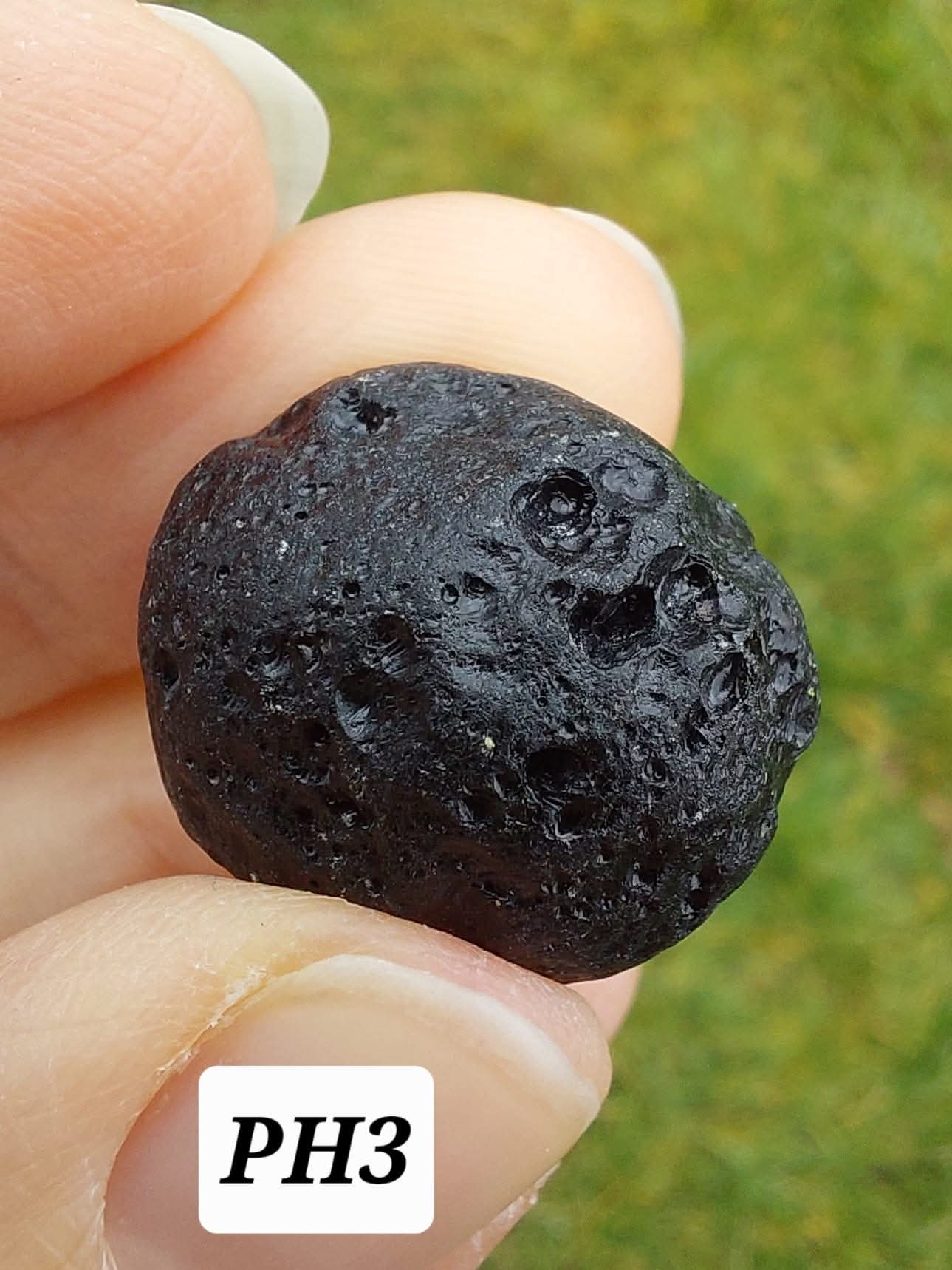 Philippinite (Rizalite), 9.75g, Tektite