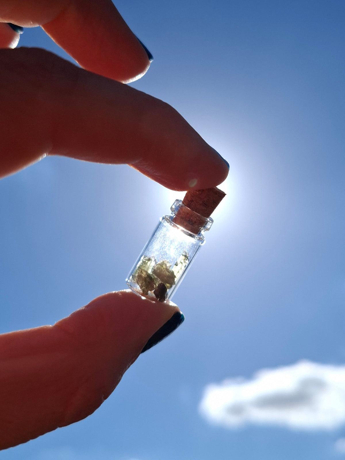 Moldavite Chips (0.50g) in 1ml Bottle, Tektite (Ref: B25)