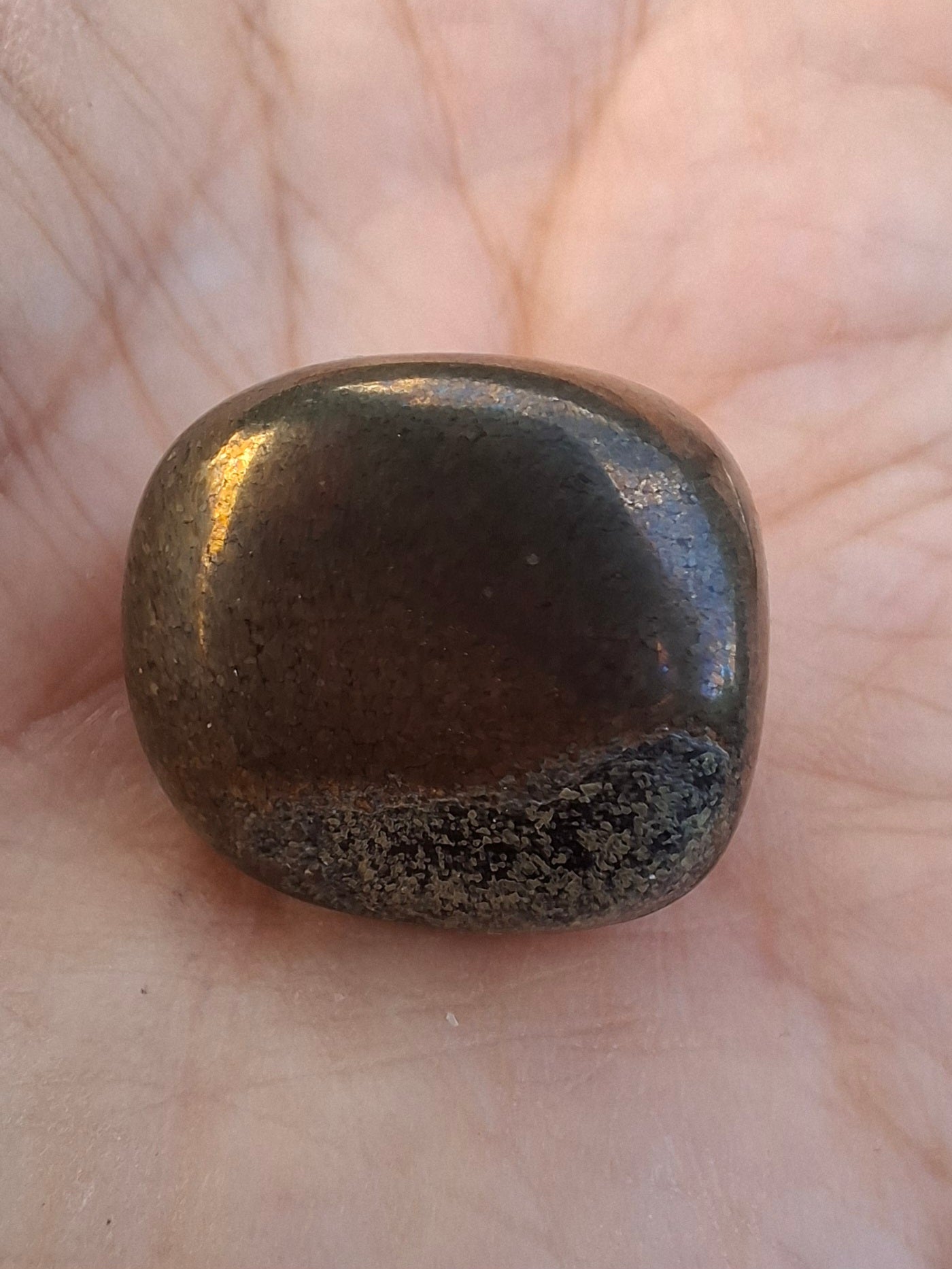 Apache Gold Tumble Stone, Crystal (Ref: T228)
