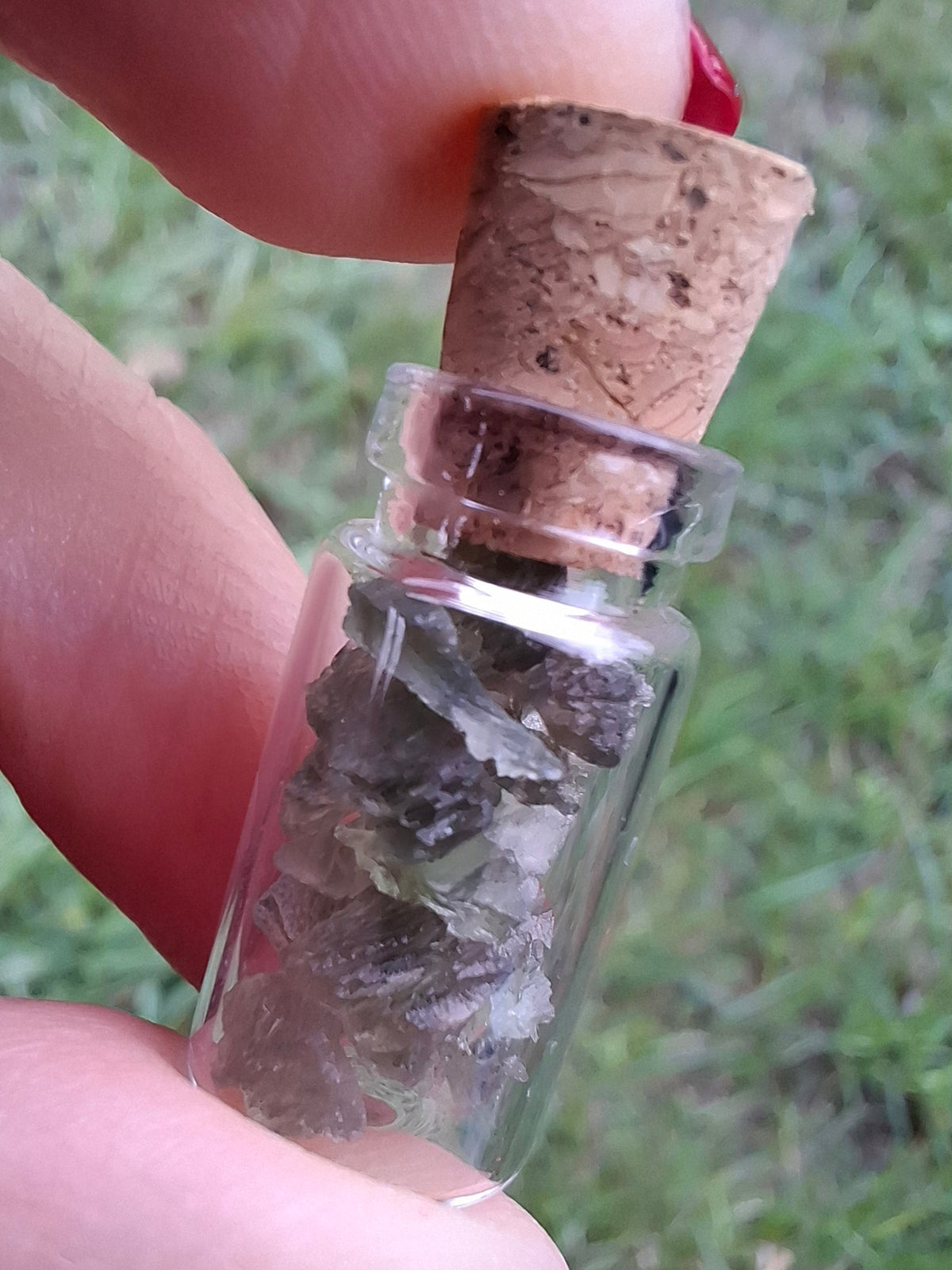 Moldavite Chips (1.00g) in 1ml Bottle, Tektite (Ref: B39)