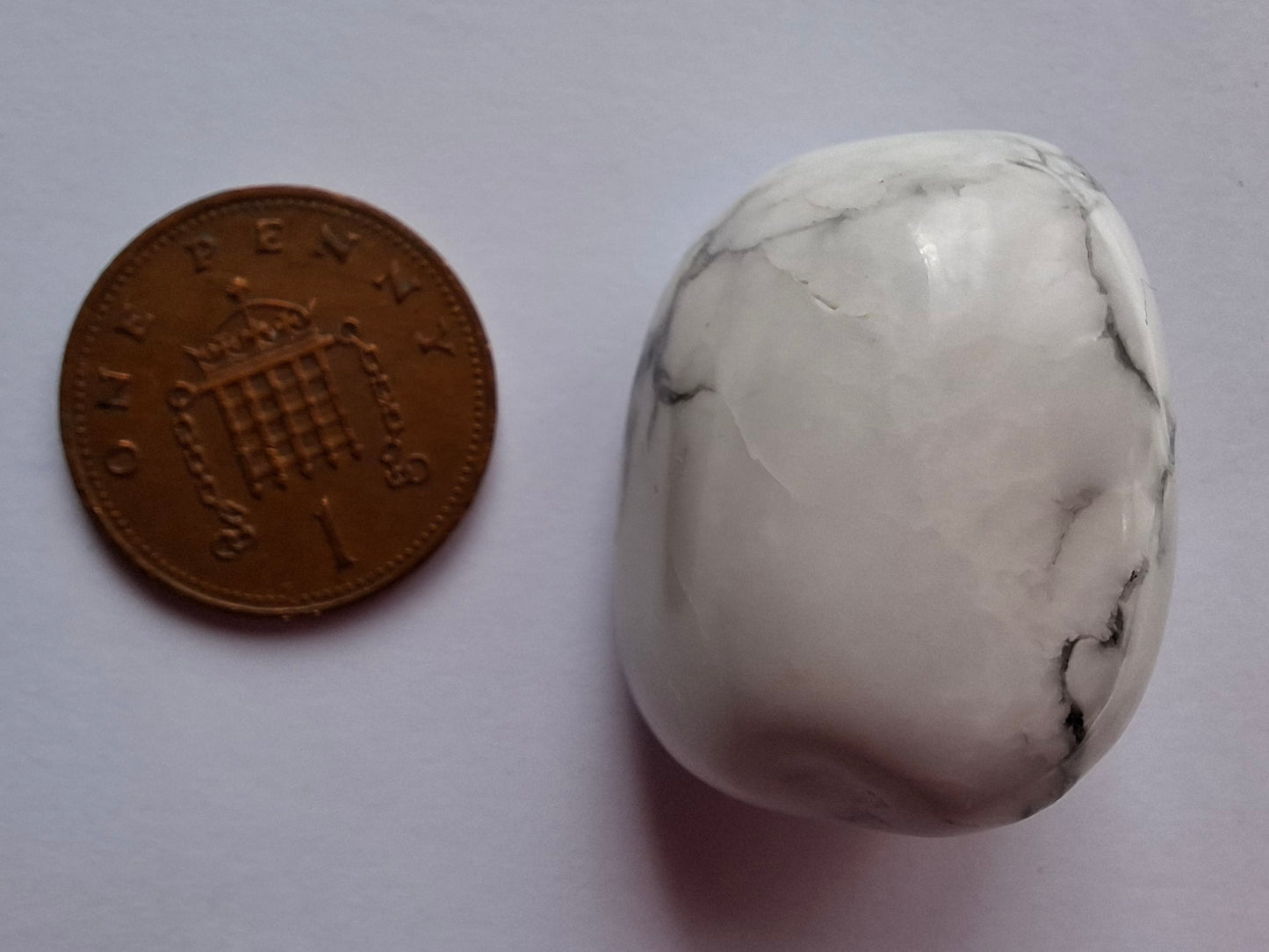 Howlite, Tumble Stone, Crystal (Ref: T39)