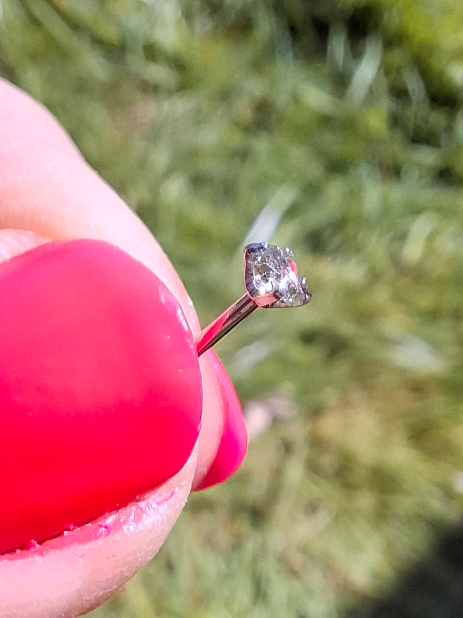 Moldavite (raw) NOSE STUD, 20G, L shape, Surgical steel, Tektite (Ref: N5)