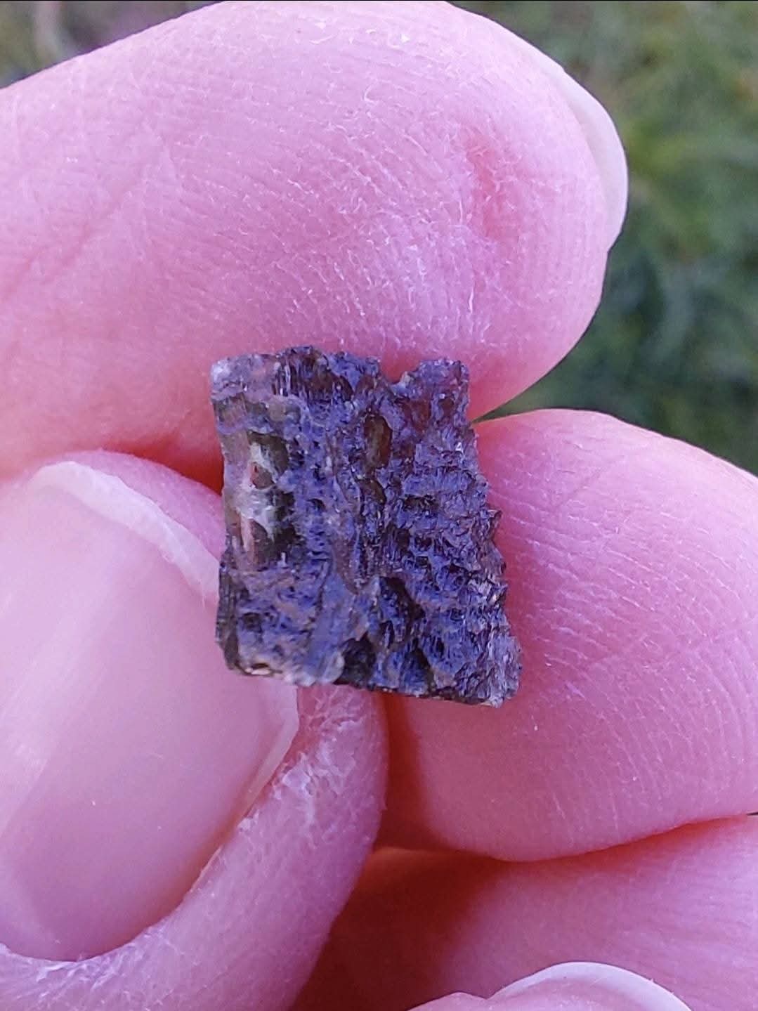 Moldavite Piece, 0.65g, Tektite (Ref: 1100)