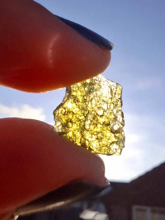Moldavite Piece, 0.65g, Tektite (Ref: 1382)