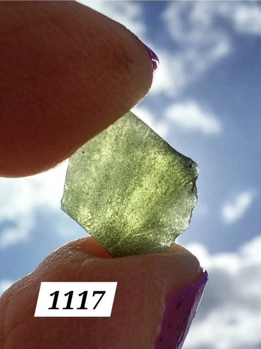 Moldavite Piece, 0.82g, Tektite (Ref: 1117)