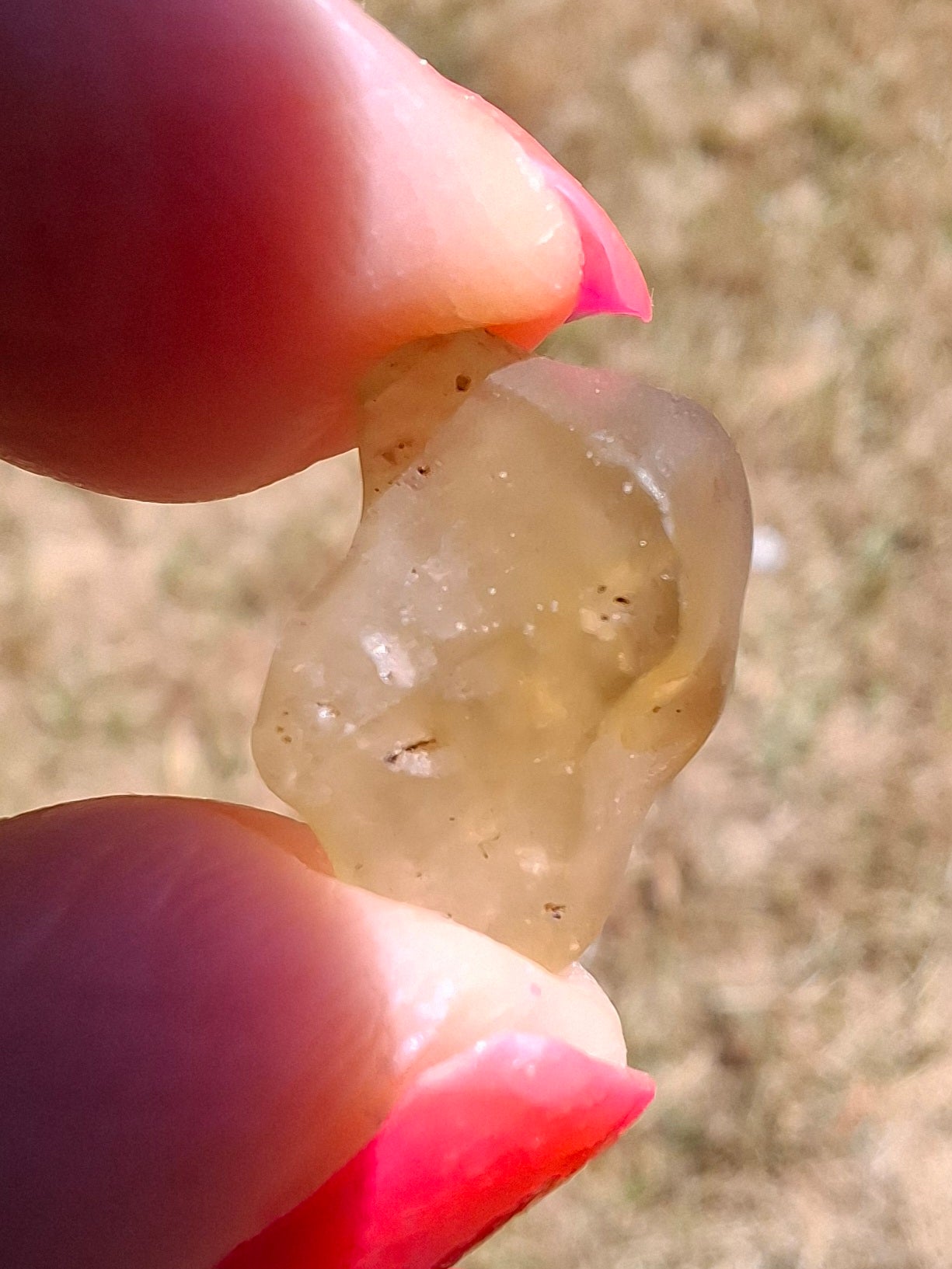 Libyan Desert Glass (darker) Piece, 0.95g, Tektite (Ref: L1363)