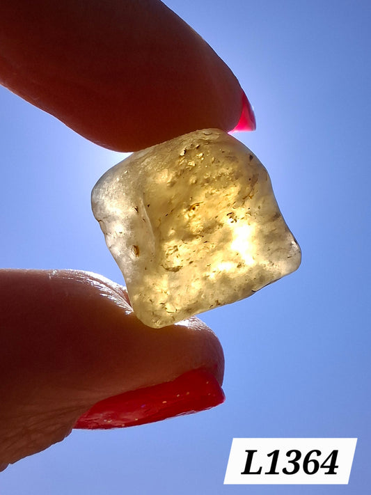 Libyan Desert Glass (darker) Piece, 4.92g, Tektite (Ref: L1364)