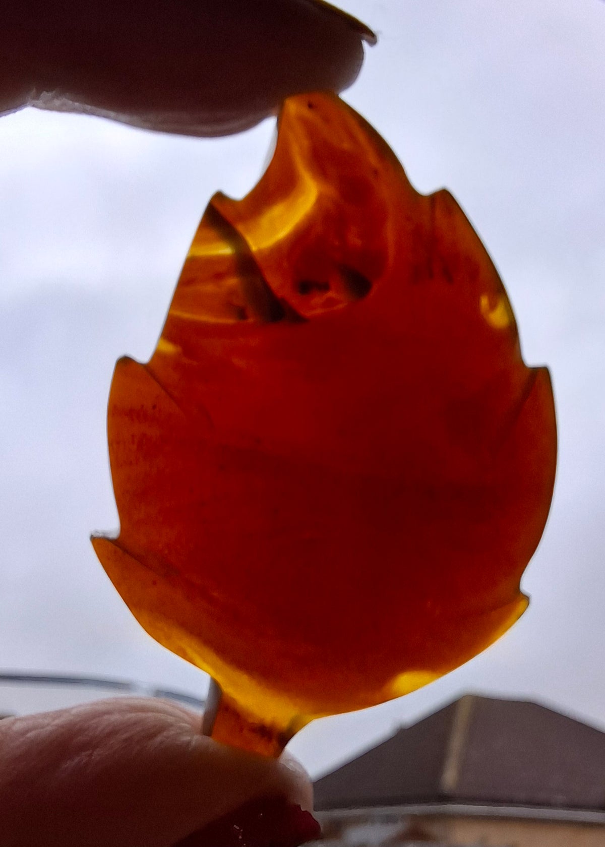 Red Amber Leaf Carving, 7.69g, Fossil (Ref: Leaf10)