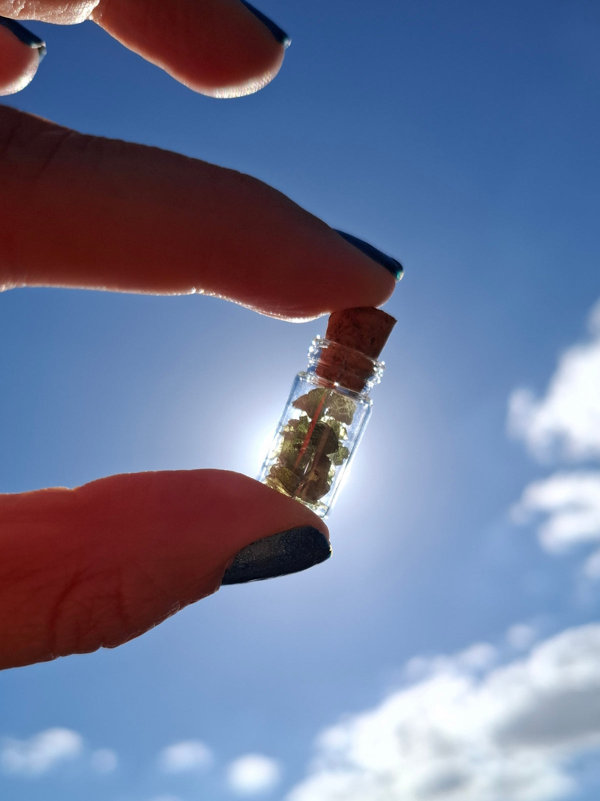 Moldavite Chips (1.00g) in 1ml Bottle, Tektite (Ref: B38)