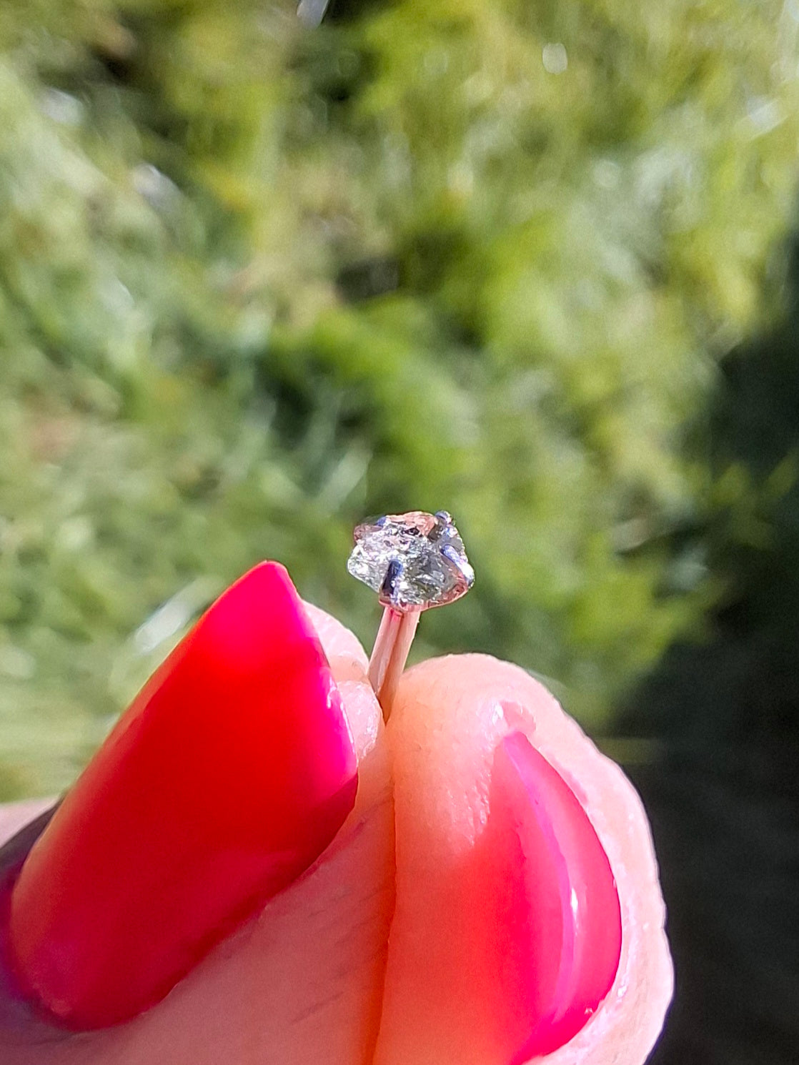 Moldavite (raw) NOSE STUD, 18G, L Shape, Surgical steel, Tektite (Ref: N9)