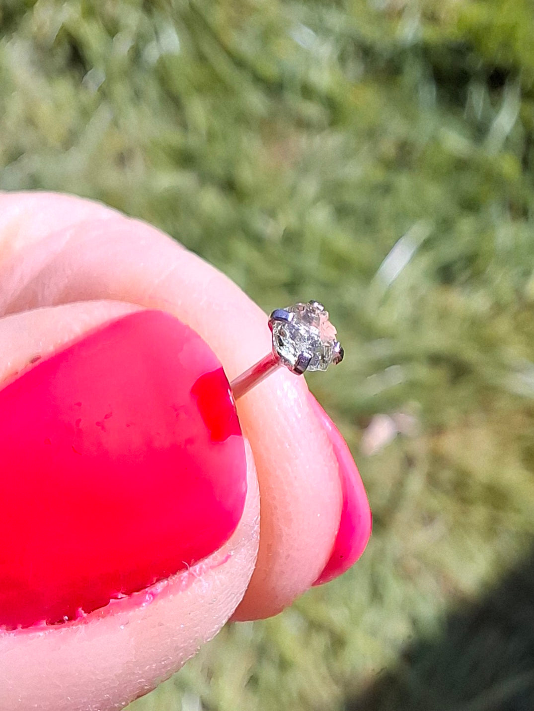 Moldavite (raw) NOSE STUD, 20G, L shape, Surgical steel, Tektite (Ref: N6)
