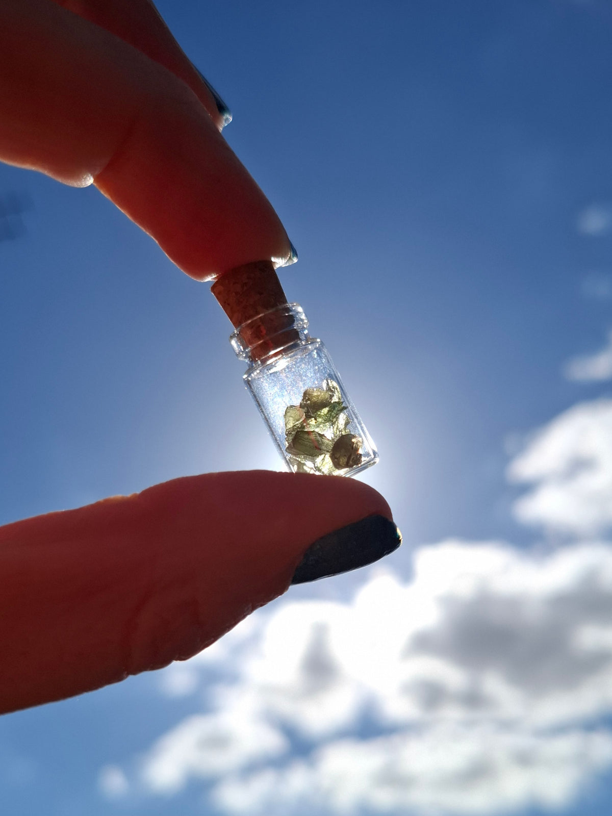 Moldavite Chips (0.50g) in 1ml Bottle, Tektite (Ref: B21)